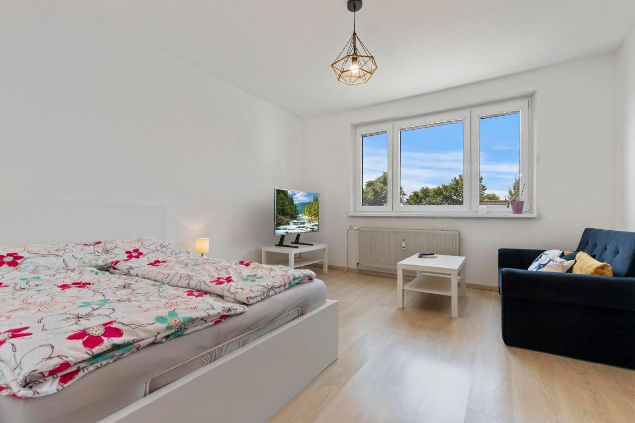 20 Minutes From Center W Netflix, Coffee Or Tea & Parking Братислава